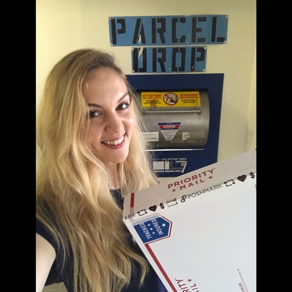 Meet your Posher, Elena - Picture 2 of 16